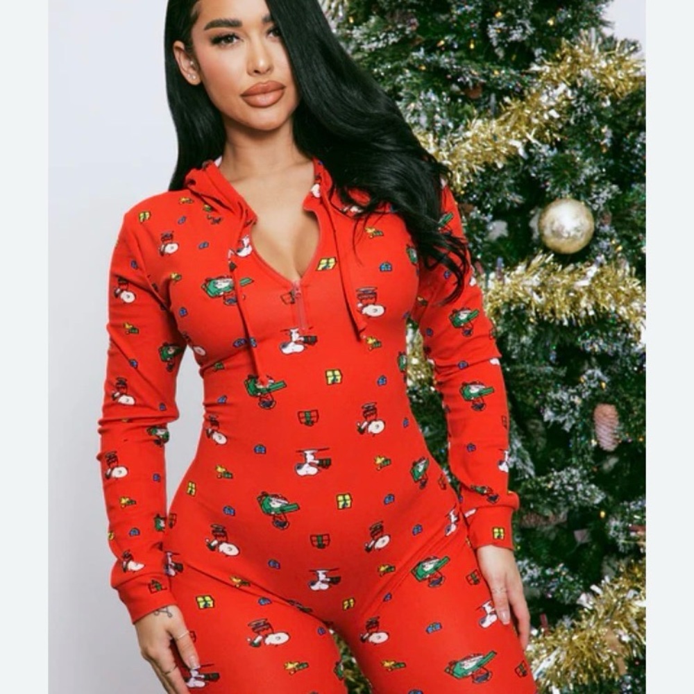 PEANUTS🐶🎄Snoopy Onsie